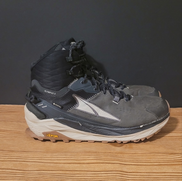 altra hiking boots